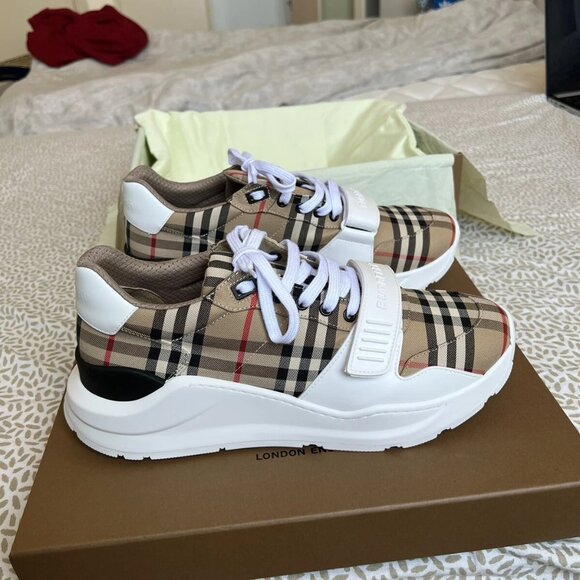 Burberry Men's Large Casual Sneakers EU 45 - Picture 1 of 7